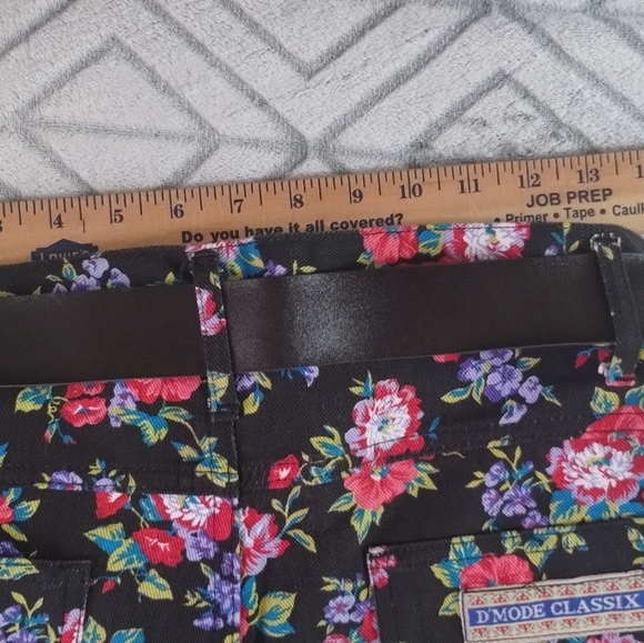 D'Mode Classix Vintage Floral Shorts Never Worn - Picture 5 of 7